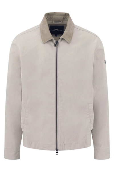 Vaalea kev&auml;t-kes&auml; pusakka